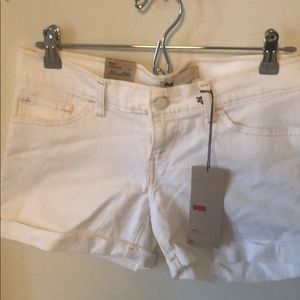 NWT Levi’s 7/28 Mid Length Short Size 5